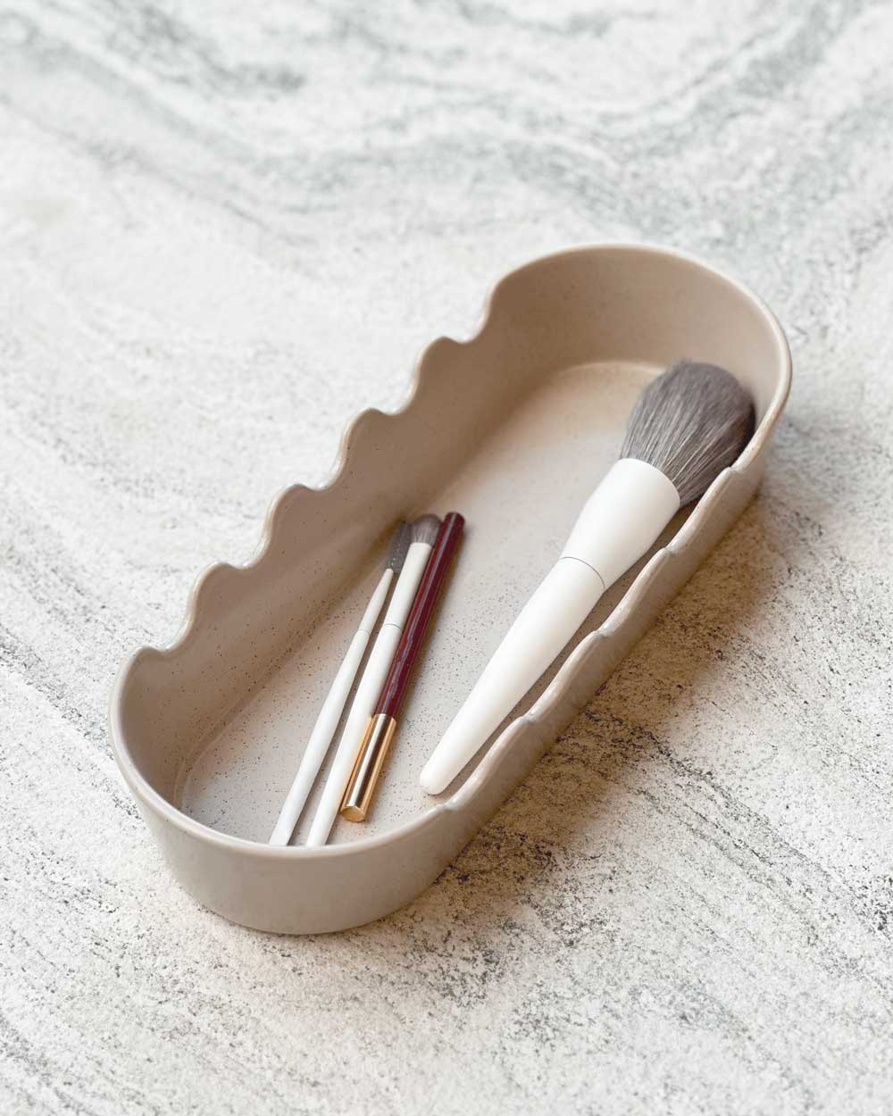 Beauty Essentials Brush Drying Tray / Jade Kisnorbo X Robert Gordon - Image 3