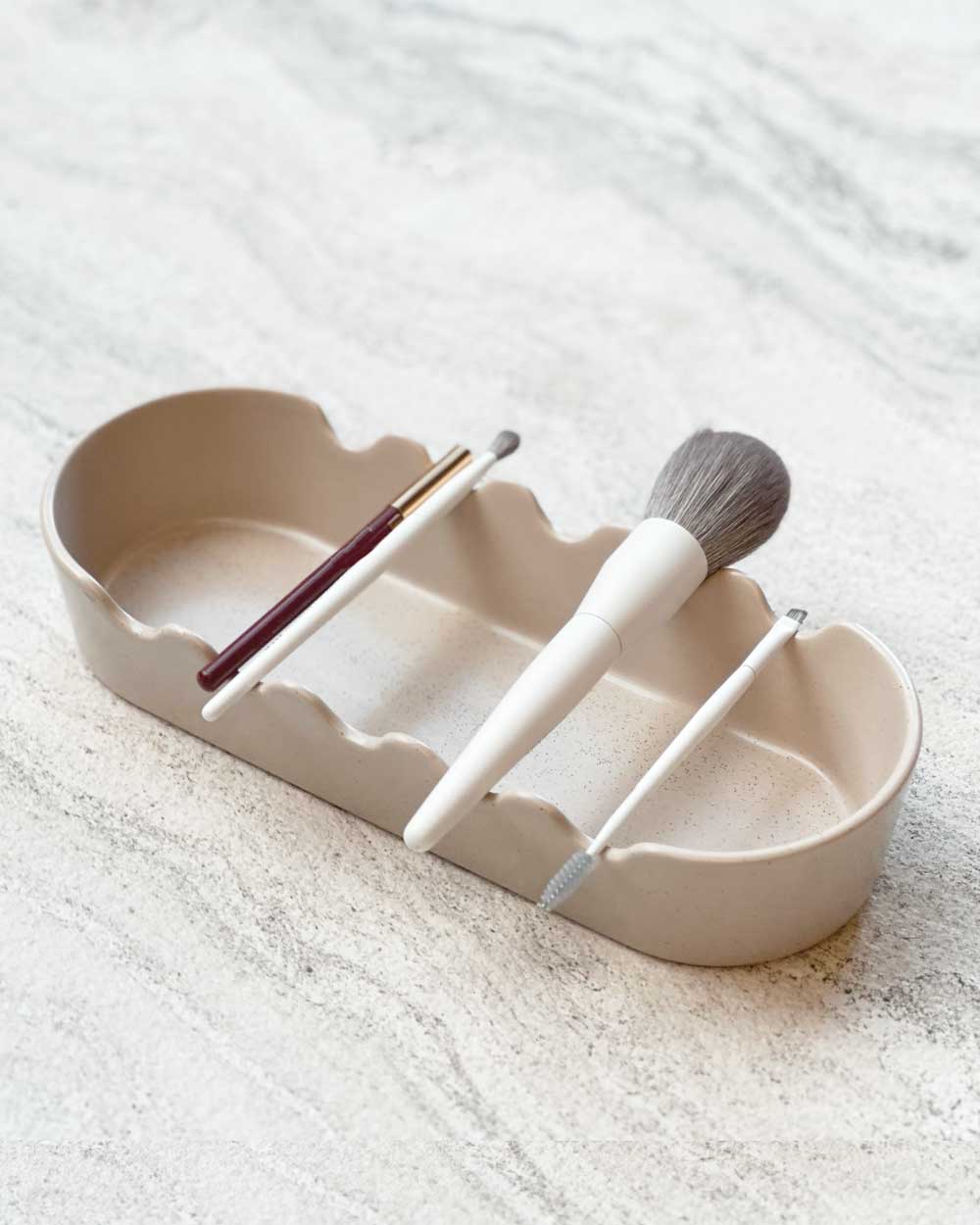 Beauty Essentials Brush Drying Tray / Jade Kisnorbo X Robert Gordon - Image 4