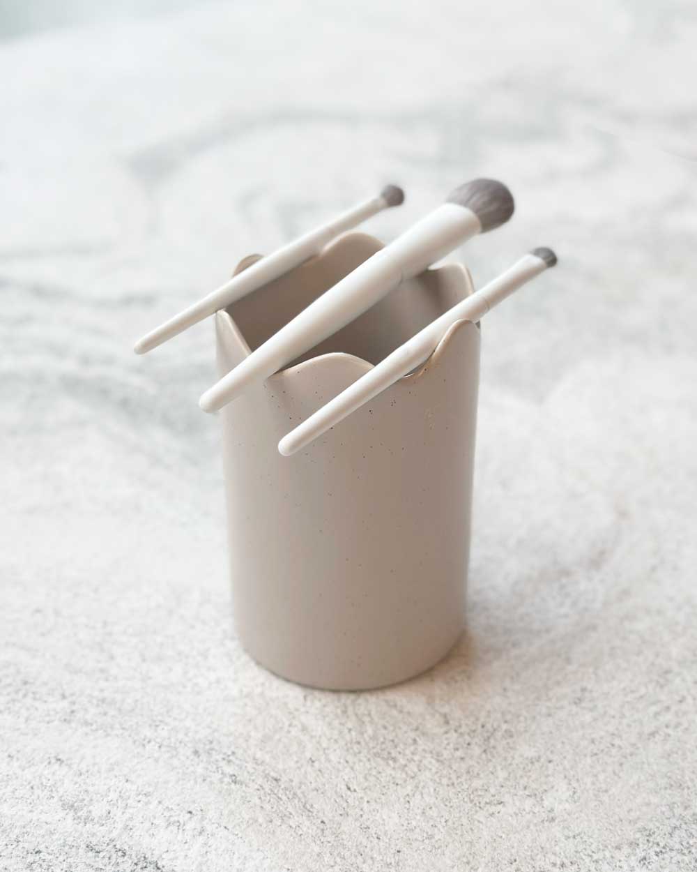 Store & Dry Brush Cylinder / Jade Kisnorbo X Robert Gordon - Image 3